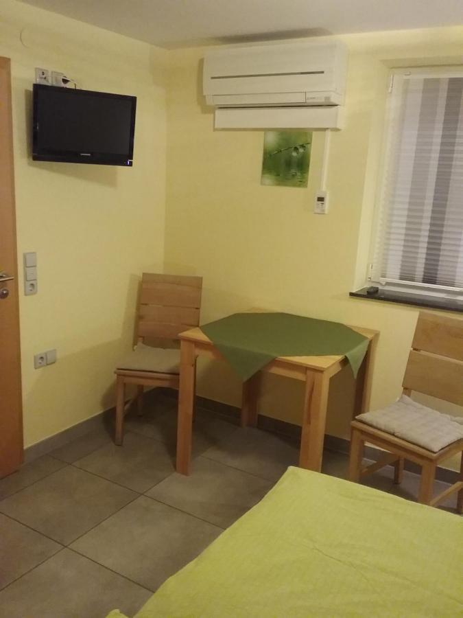 Gaestezimmer , Pension Wauri Waldenbuch المظهر الخارجي الصورة